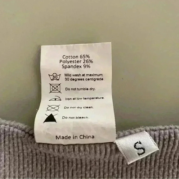 Lazuli Label V-Neck Halter Sports Top Size Small - Picture 5 of 5